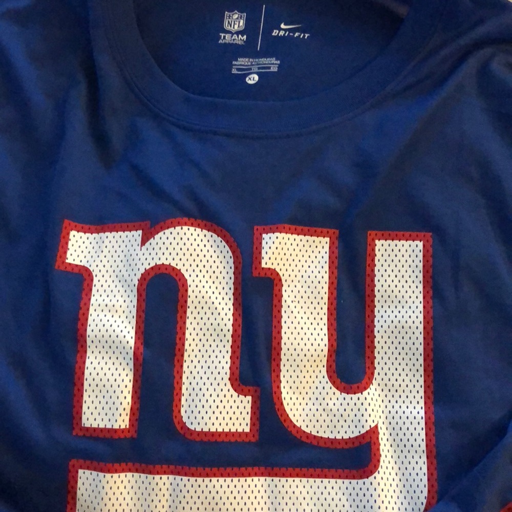 NY Giants Long Sleeve T-Shirt - Like New! - Picture 3 of 3